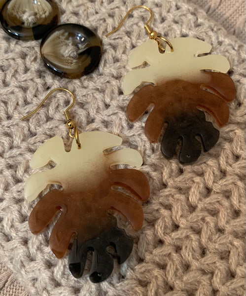 Leaf Earrings W/Gold Flakes